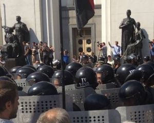 Драка под Радой: один погибший, 100 правоохранителей ранены, одному оторвало ногу (ФОТО 18 , ВИДЕО)