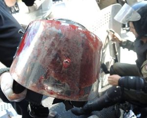 Окровавленная каска с пулевой пробоиной бойца Нацгвардии, которого убили (ФОТО 18 )