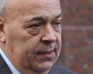 Разъяренный Москаль чуть не сломал дверь Закарпатского облсовета (ВИДЕО)