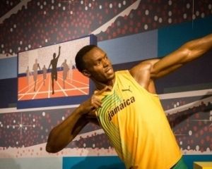 Усейна Болта жестко сбил оператор на сигвее (ВИДЕО)