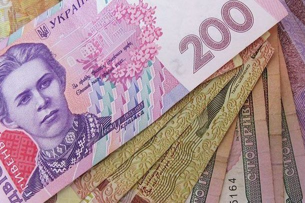 Курс долара в Україні: зелений перевалить за 30