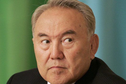 Назарбаєв відклав справи і терміново летить в Узбекистан