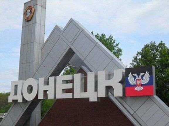 Российский солдат с гранатометом напал людей в Донецке