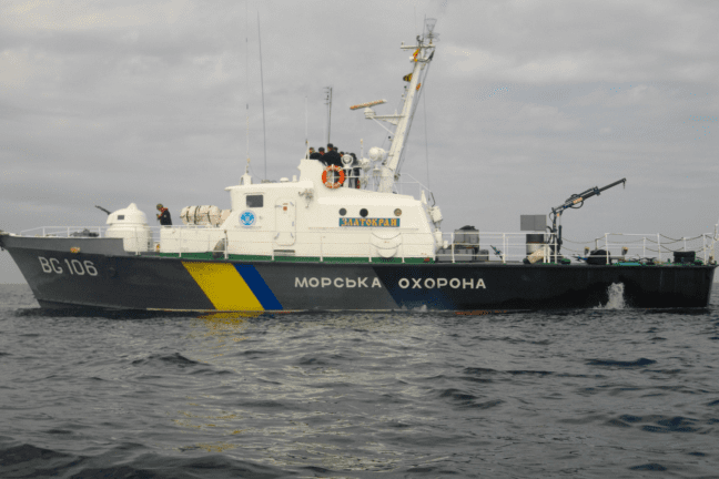 Переполох в Черном море: Россия направила артиллерию на украинский корабль