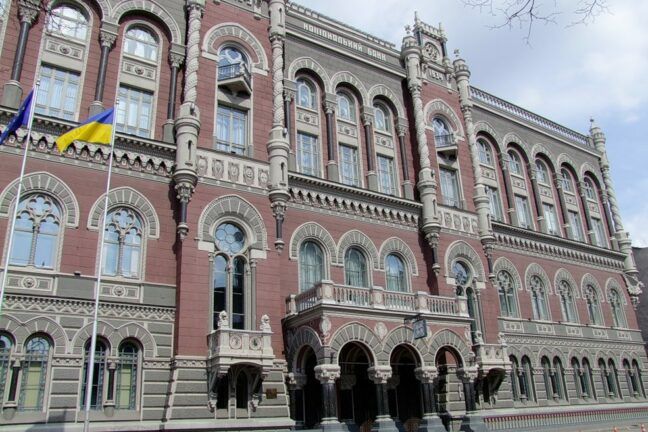 Що і коли “заспокоїть” курс гривні: відповідь Нацбанку
