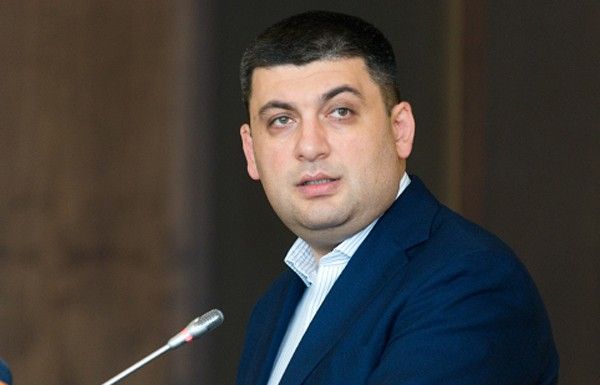 Гройсман: Бросаете мне копья в спину