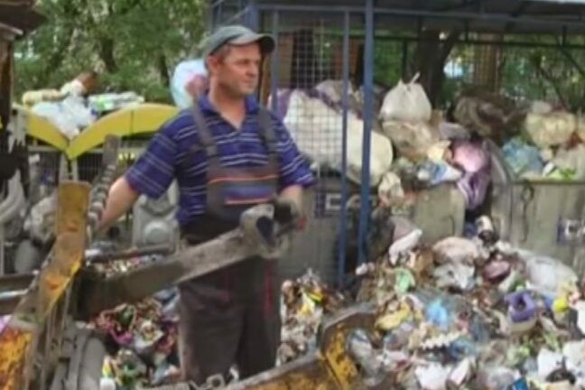 У Львові 3 райони потопають у смітті