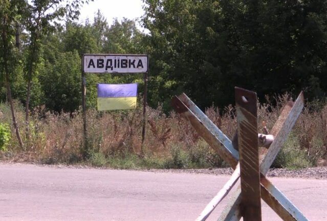 Бойцы АТО начали зачистку в Авдеевке: проверяют каждый дом, подвал и крышу