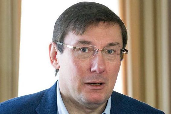 Луценко: У харьковского чиновника нашли $300 тыс.
