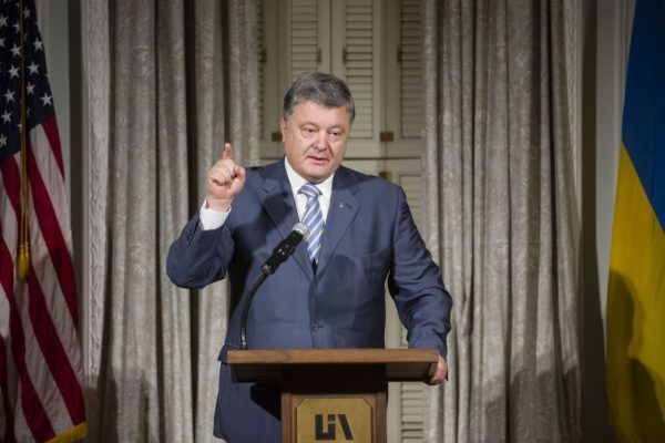 Порошенко в Нью-Йорке просит Запад о летальном оружии