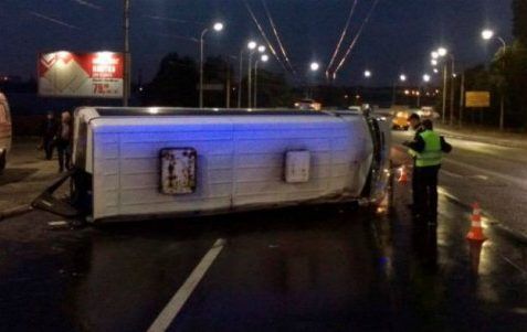 Маршрутка с пассажирами перевернулась в Запорожье