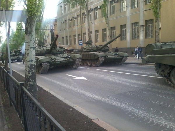 Россия перебросила в Донецк Тигры, танки и колонны КамАЗов