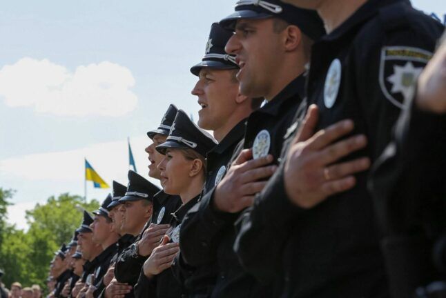 Патрульным выдадут электрошокеры