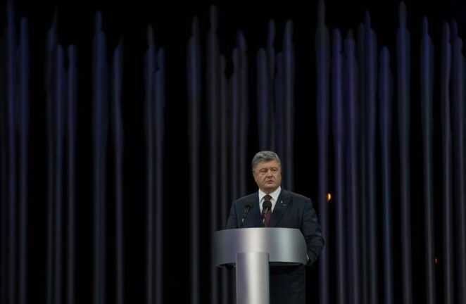 ”Справа Сталіна живе”: Порошенко про заборону Меджлісу