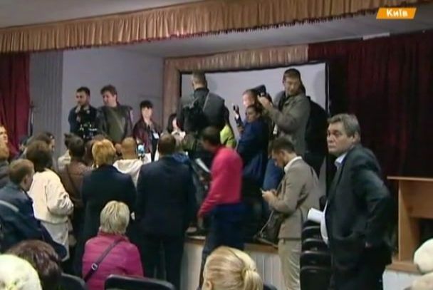 Забудова біля метро Героїв Дніпра: подробиці громадських слухань