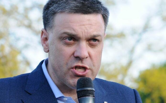 Тягнибок обещает уничтожить олигархов, как уничтожил коммунистов