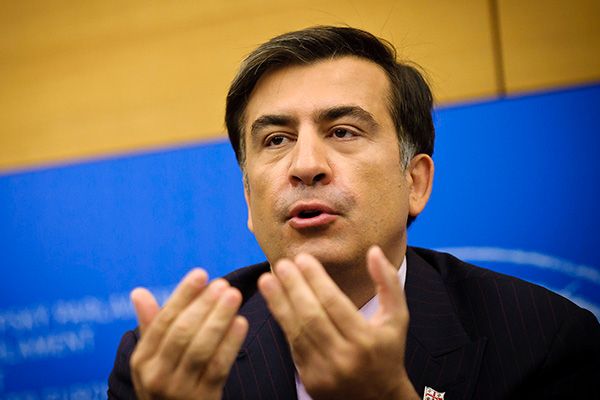 Саакашвілі повертається у Грузію і забирає Деканоїдзе