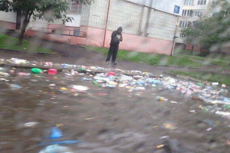 Після дощу Львів потонув у смітті