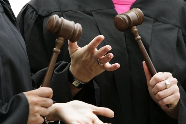 Життя українських суддів: Лексуси, шикарні будинки та пенсія у 40 тисяч