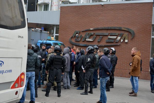 Под угрозой хранилище ядерного топлива ЧАЭС: рейдеры захватили предприятие