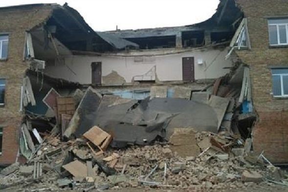 В Василькове во время уроков обрушился фасад школы