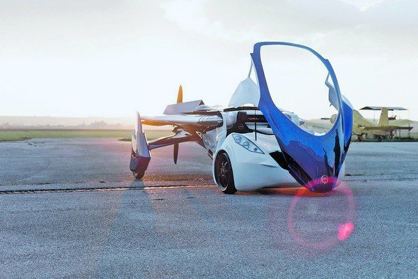 Продажи летающего автомобиля стартуют в 2017
