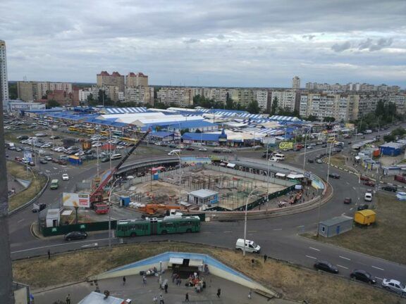 Торговый центр над станцией метро героев Днепра построят