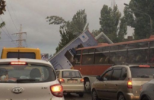 В Одессе по колено воды, пробки и перебои с мобильной связью Одеса негода