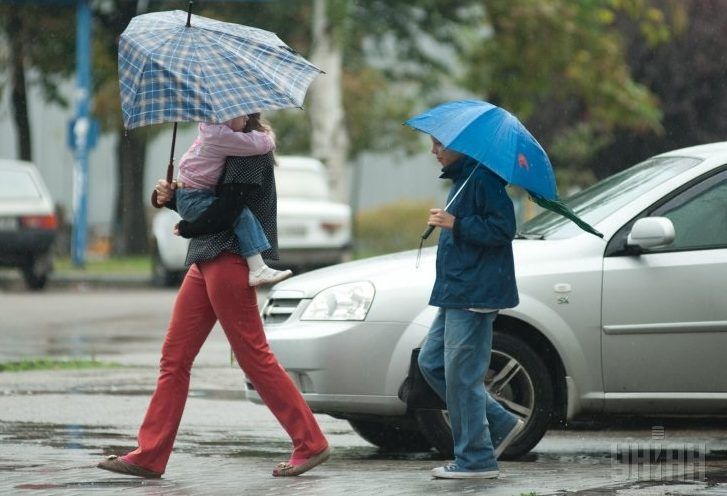 Когда потеплеет в Украине: синоптики дали прогноз Осінь, шторм, злива, вітер