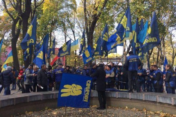 Марш Слави Героїв у Києві: 3 тисячі осіб, фаєри, барабани і концерт