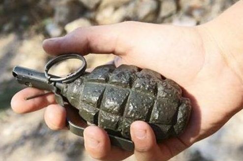 В Бердянске от взрыва гранаты погиб солдат На Сумщині у квартирі вибухнула граната: постраждали діти