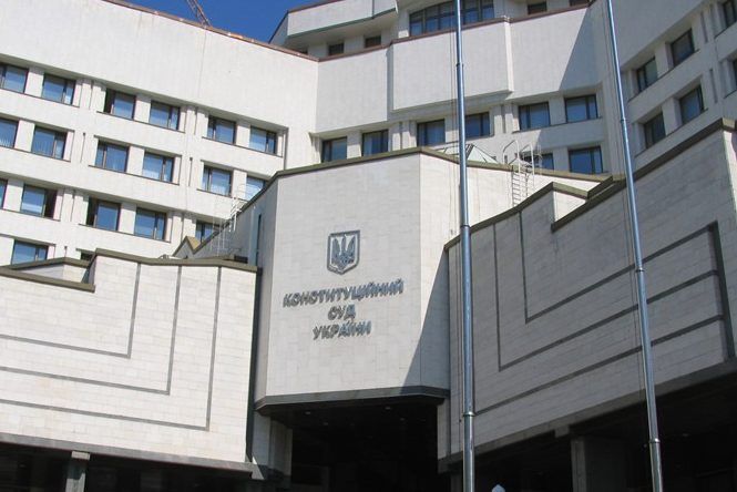 Суд позбавить Януковича звання президента