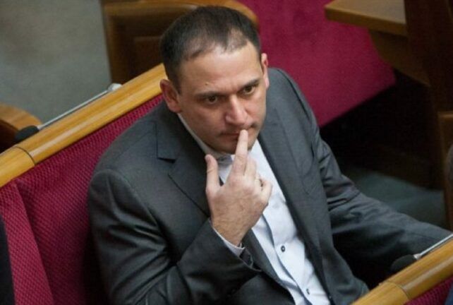 Добкин в Раде: купил тур за 3,9 млн грн и странно вел себя за колонной