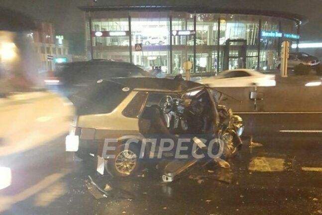 П’яне ДТП у Києві: авто розтрощено вщент