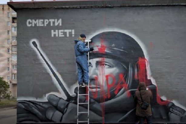 У Росії портрет Мотороли обилили фарбою