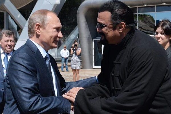 Путин сделал Стивена Сигала россиянином