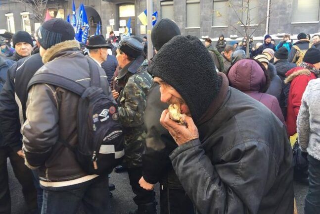 Митинги в Киеве: под Нацбанк пытались пронести оружие