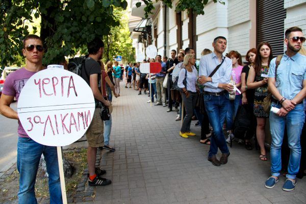 У Києві вперше ВІЛ-позитивних пацієнтів лікуватимуть за рахунок приватних коштів