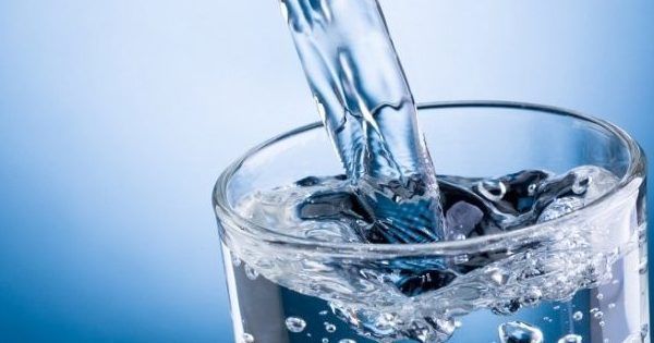 Скільки води потрібно пити в день: поради Супрун