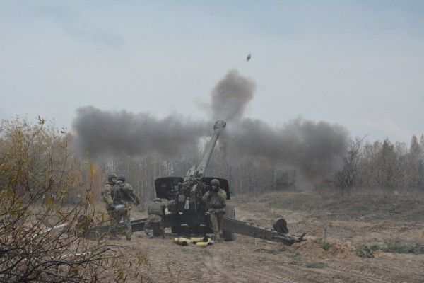Війна на Донбасі: бойовики обстріляли Широкине з важкої артилерії