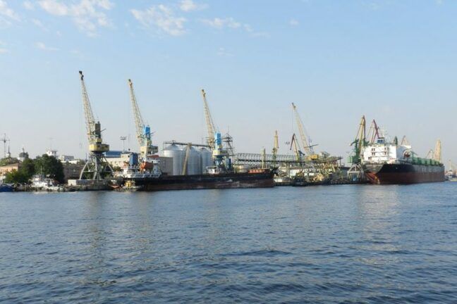 Обыск в Херсонском морпорту: правоохранители заблокировали предприятие