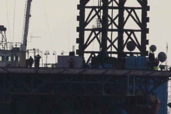 Вкрадені українські бурові вишки охороняють військові РФ