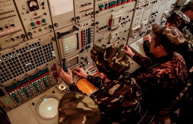 Україна відповіла Кремлю: ракетного удару по Криму не буде Командний центр управління ракетним комплексом С-300