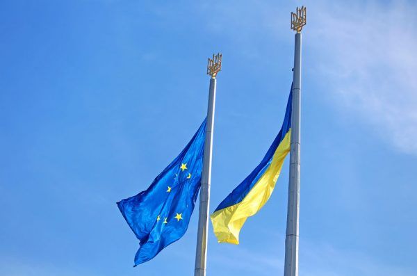 Франція виправдовується за