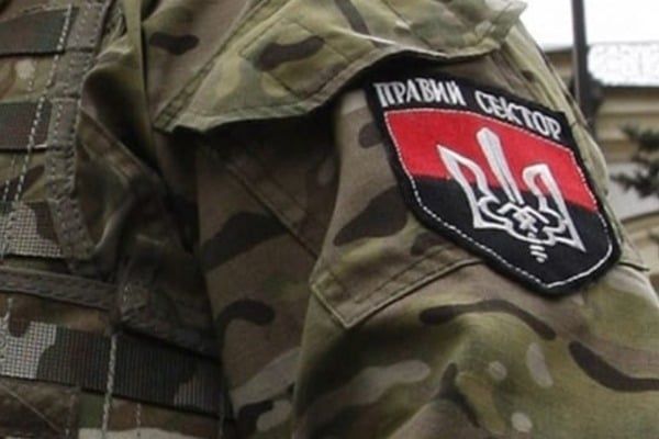 Правий сектор не зміг найняти трактор для акції на Грушевського