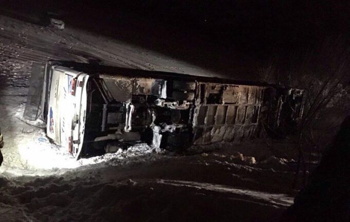Автобус с детьми перевернулся под Днипром: 21 пострадавший и одна погибшая