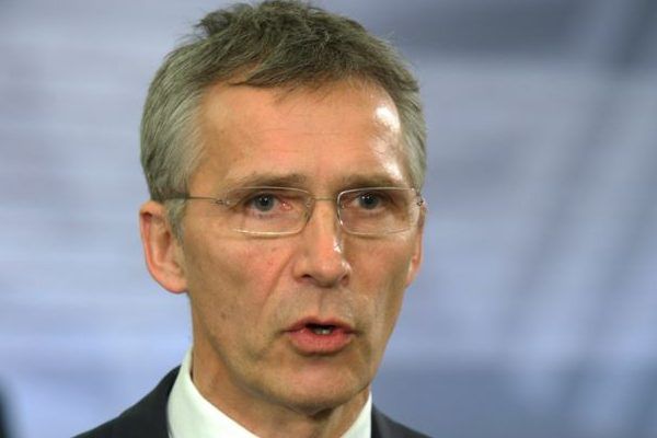 Столтенберг: На Донбасі неможливо відстежити відведення важкого озброєння Єнс Столтенберг про Донбас
