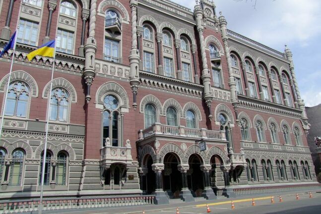 Новогодняя монета 5 гривен с петухом от Нацбанка