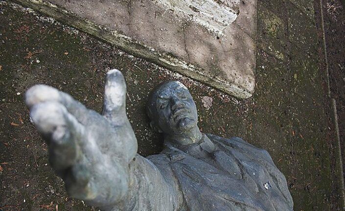 Весь “ленинопад” в Украине за 80 секунд — как были разбиты 1200 памятников