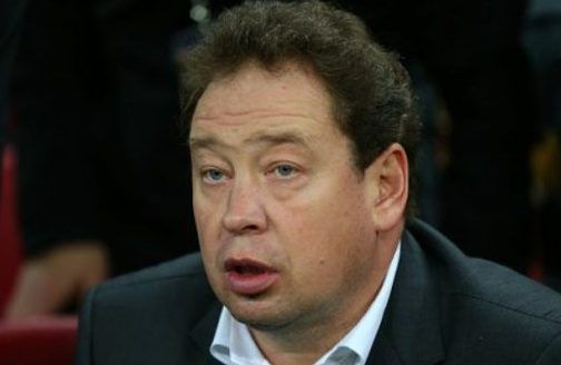 Слуцкий с матами на стадионе полез драться с фанатами